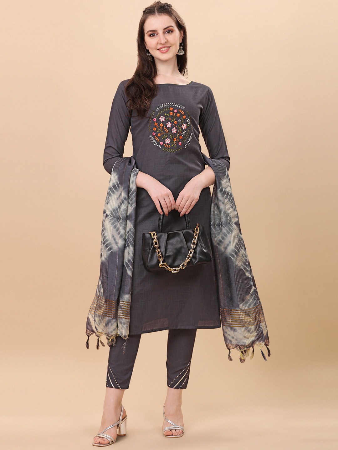 

CLOTHING JUNCTION Women Black Yoke Design Panelled Pure Cotton Kurti with Trousers & With Dupatta