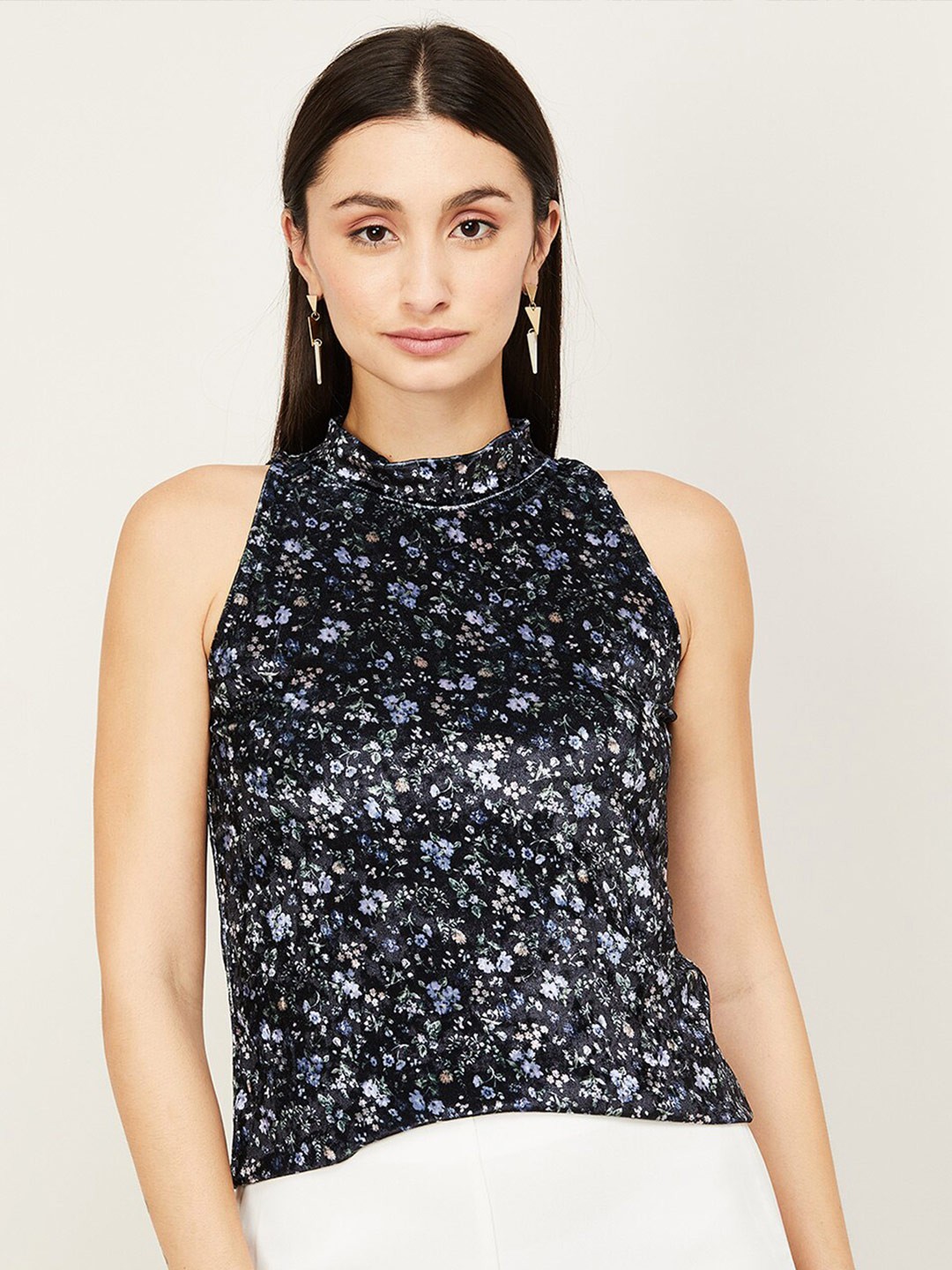 

CODE by Lifestyle Black & Blue Floral Printed Top