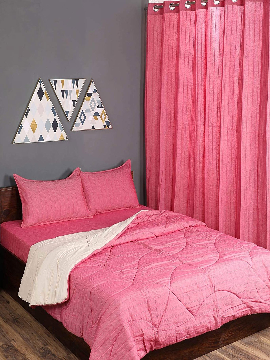 

Saral Home Pink & White Geometric Mild Winter 210 GSM Double Bed Quilt