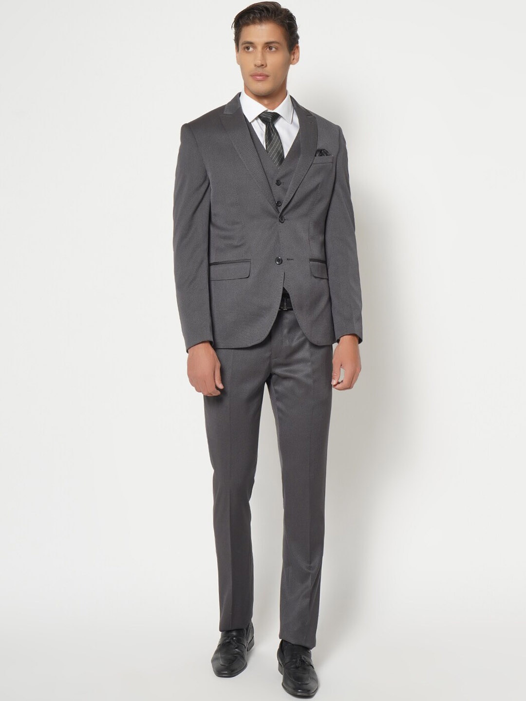 

Blackberrys Men Grey Solid Single-Breasted Slim-Fit Three-Piece Formal Suit