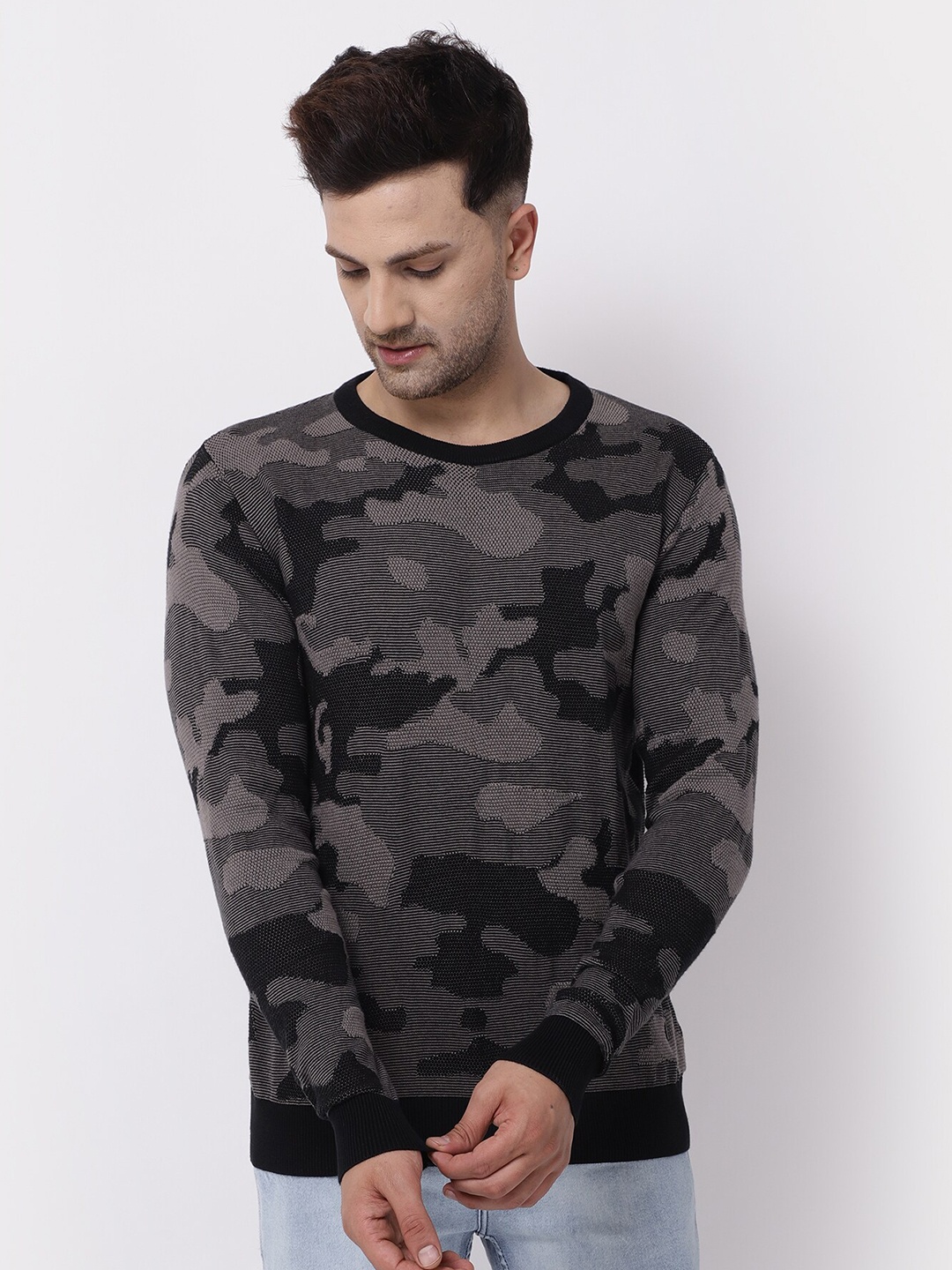 

Blackberrys Men Grey & Black Printed Pullover