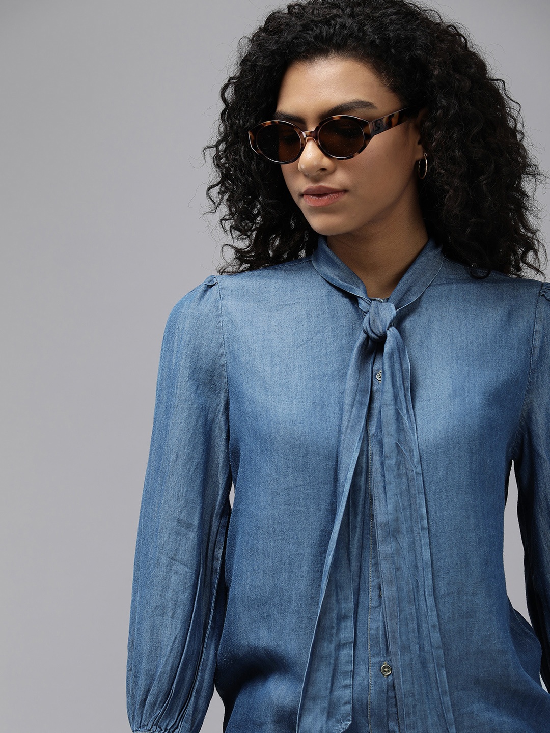 

The Roadster Life Co. Tie-up Neck Pure Cotton Chambray Casual Shirt, Blue