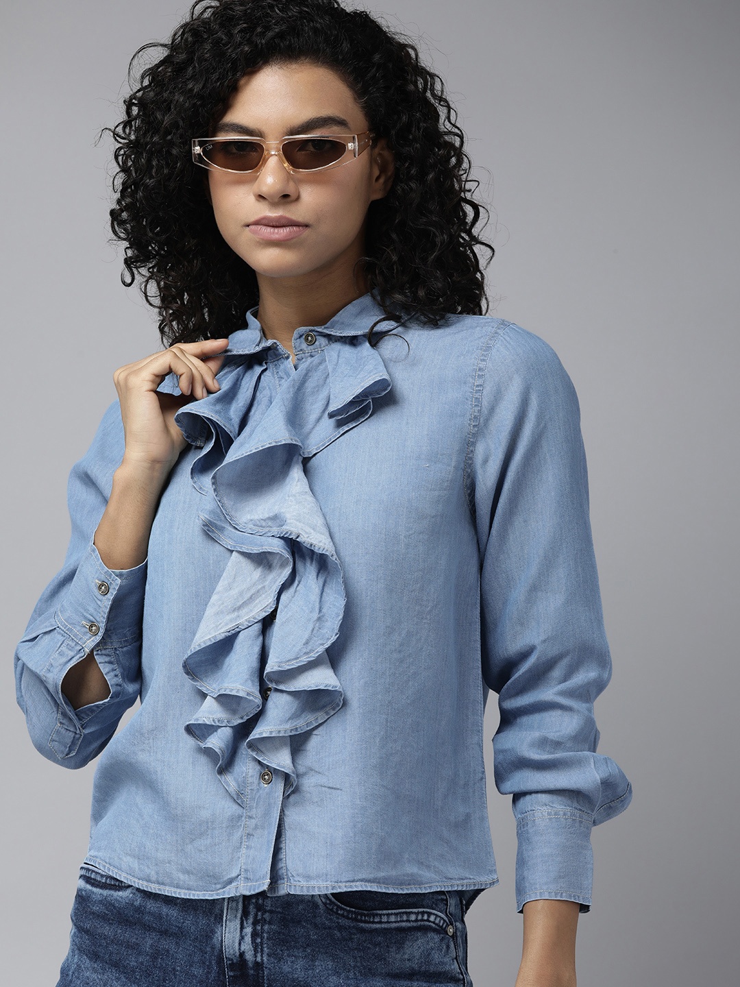 

The Roadster Lifestyle Co. Pure Cotton Ruffle Detailed Chambray Casual Shirt, Blue