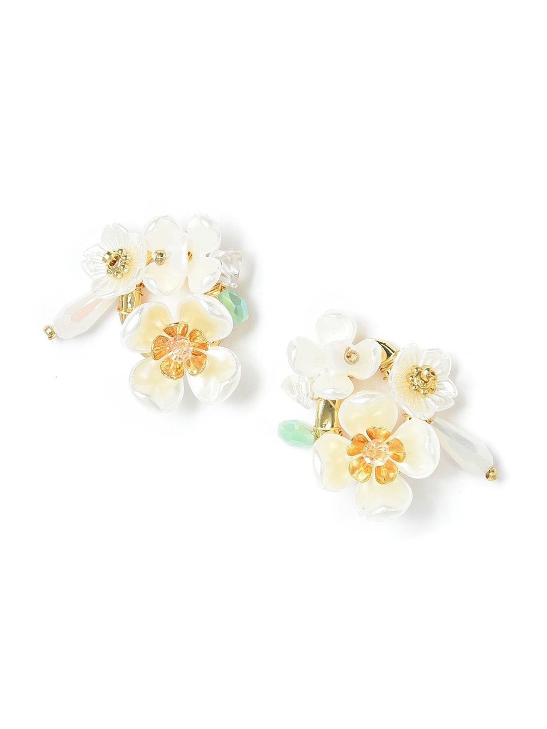 

W White Floral Studs Earrings