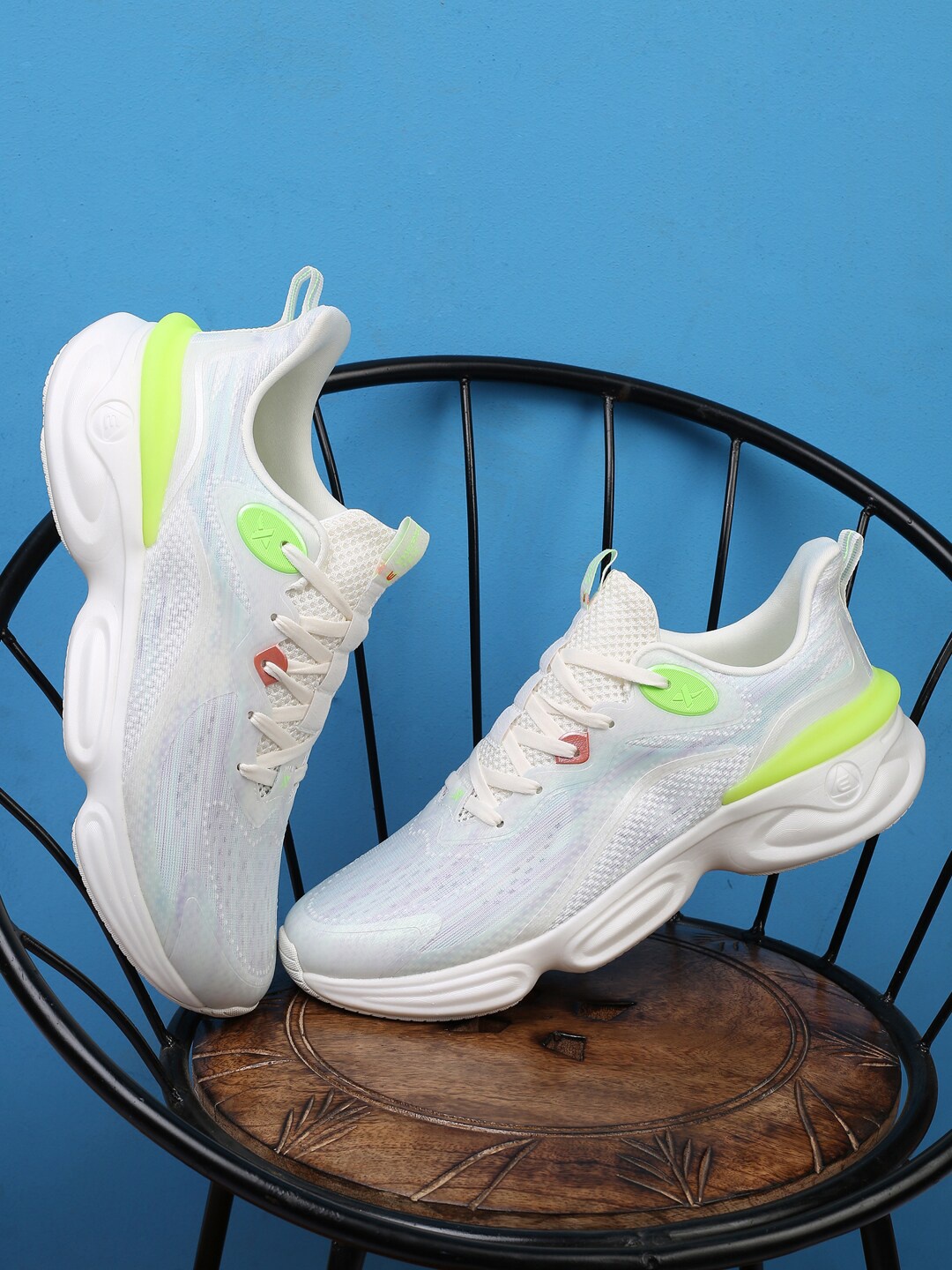 

Xtep Men White Textile Running Shoes