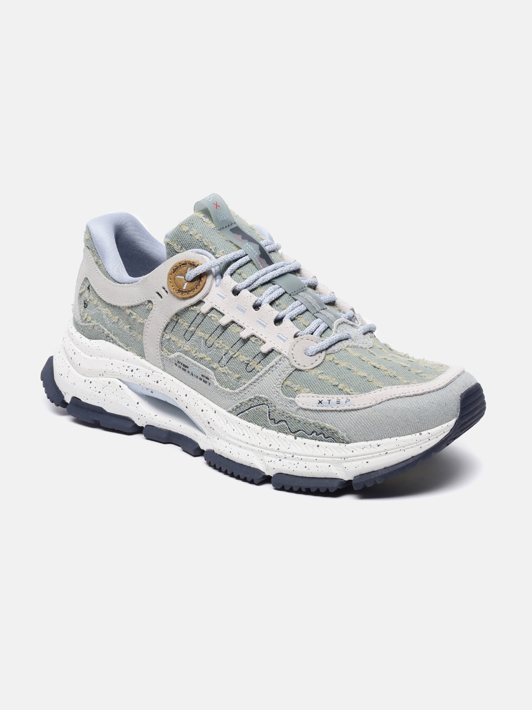 

Xtep Men Grey Woven Design Sneakers