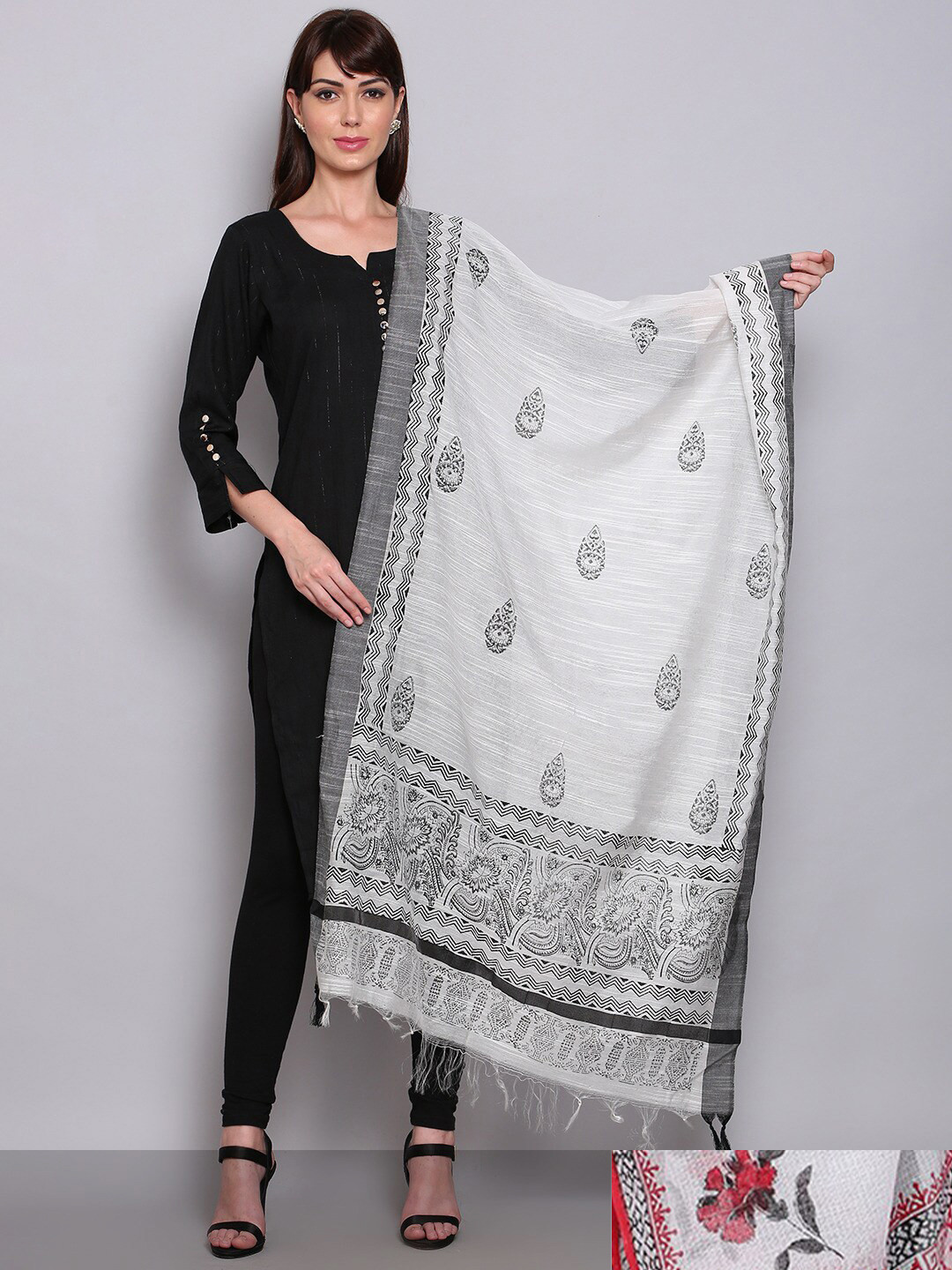 

Miaz Lifestyle White & Black Ombre Woven Design Bandhani Cotton Dupatta with Gotta Patti
