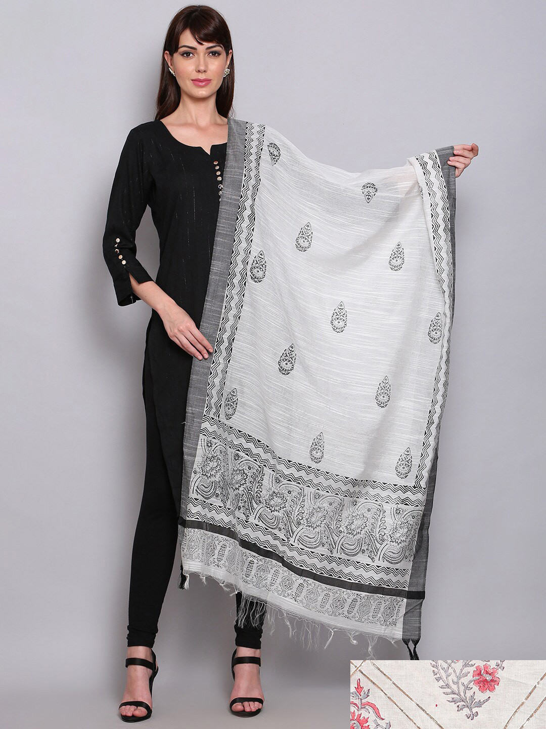 

Miaz Lifestyle Pack Of 2 White & Red Woven Design Bandhani Cotton Dupatta with Gotta Patti