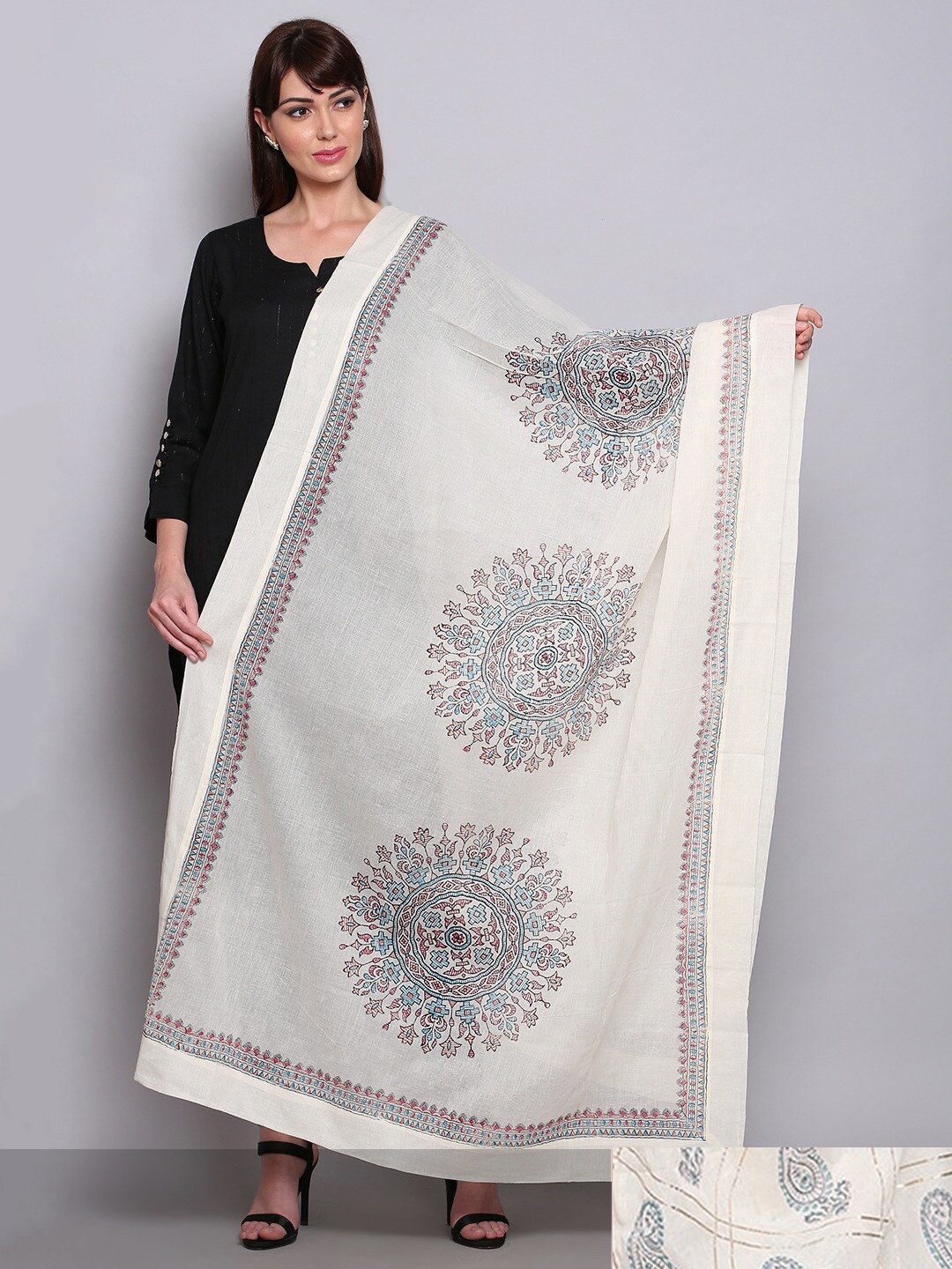 

Miaz Lifestyle White & Black Woven Design Bandhani Cotton Dupatta with Gotta Patti