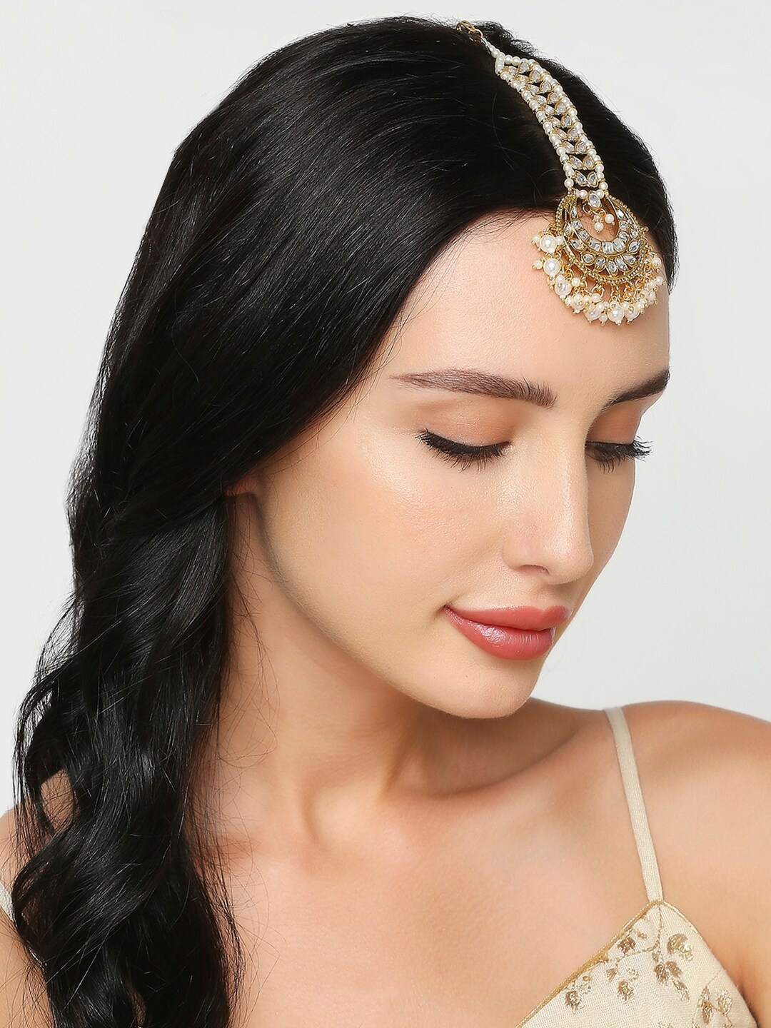 

OOMPH Gold-Plated White Kundan-Studded Chandbali Shape Maangtikka