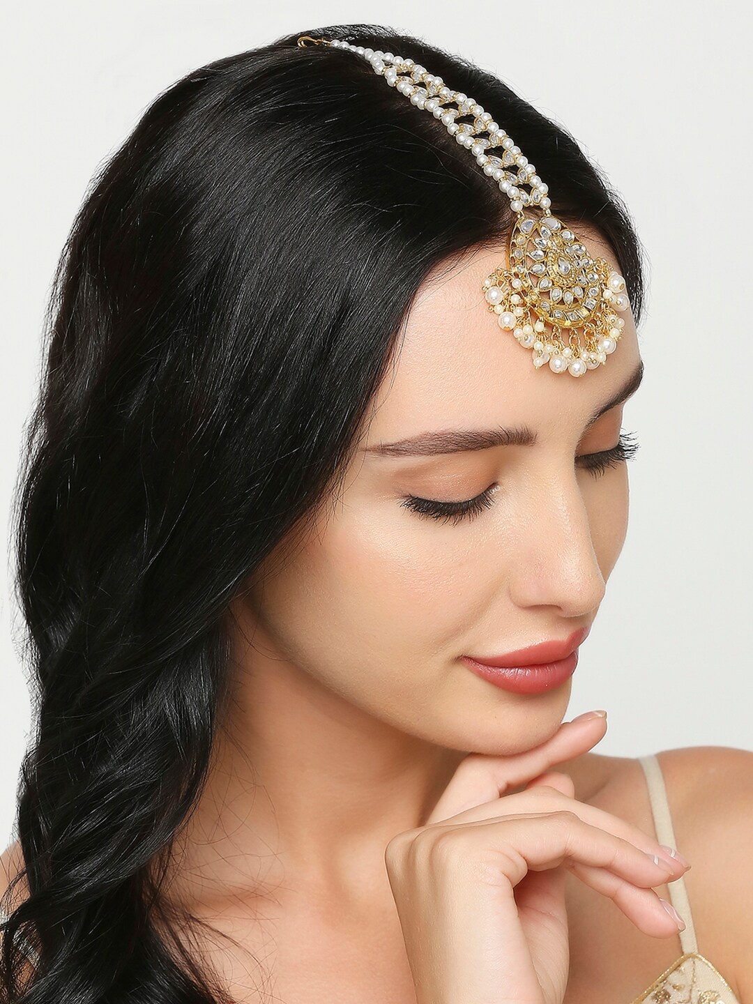 

OOMPH Gold-Toned White Kundan-Studded & Beaded Maang Tikka