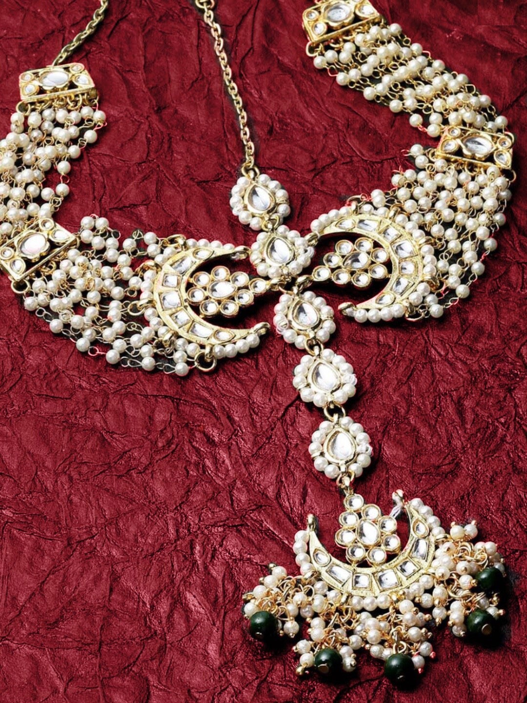 

OOMPH Gold-Toned & Green Kundan & Pearl Studded Chandbali Sheeshphool Matha Patti