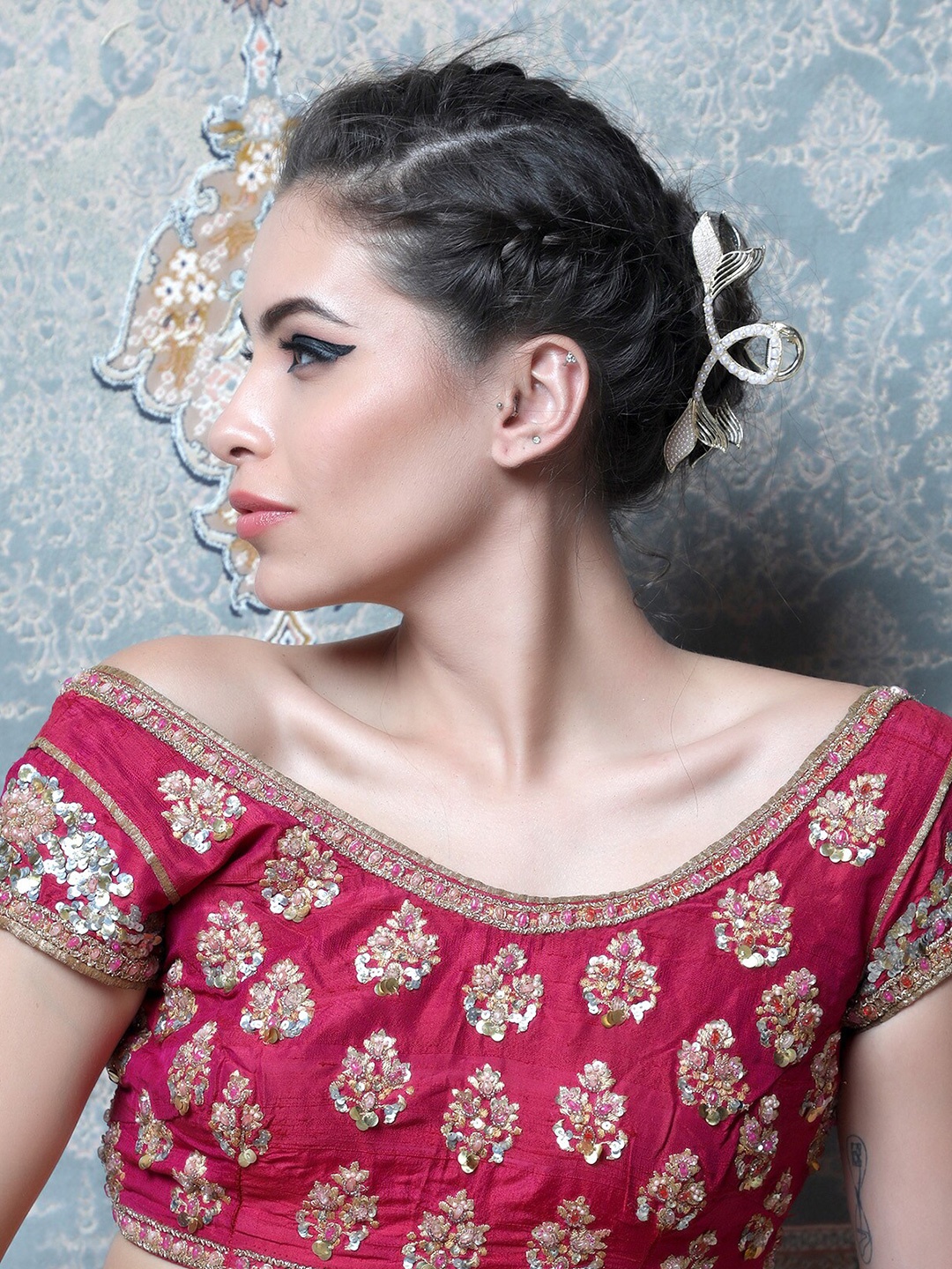 

ODETTE Women White & Gold-Toned Beaded Claw Clip