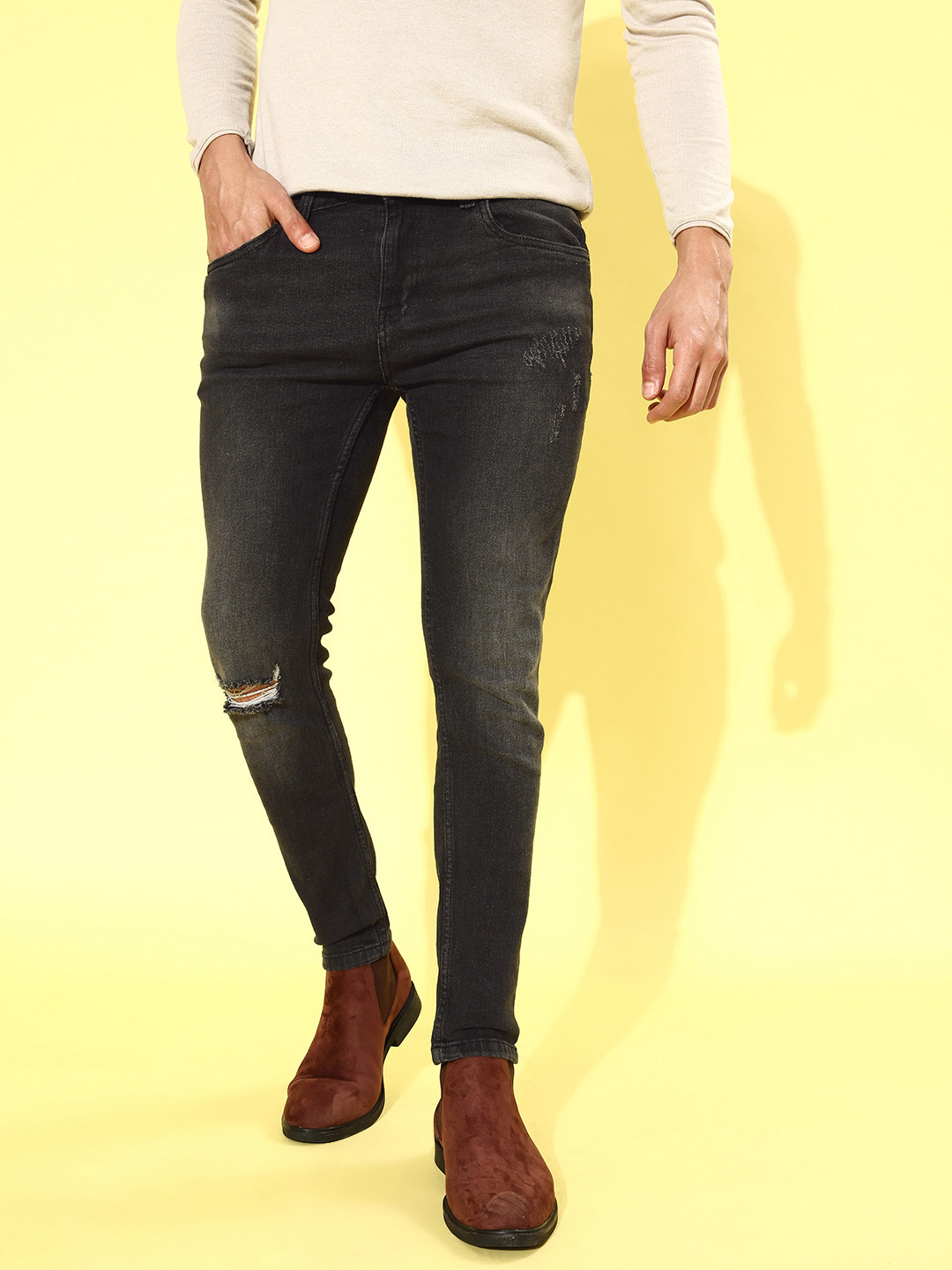 

Mast & Harbour Men Black Skinny Fit Mid Rise Mild Distressed Light Fade Stretchable Jeans