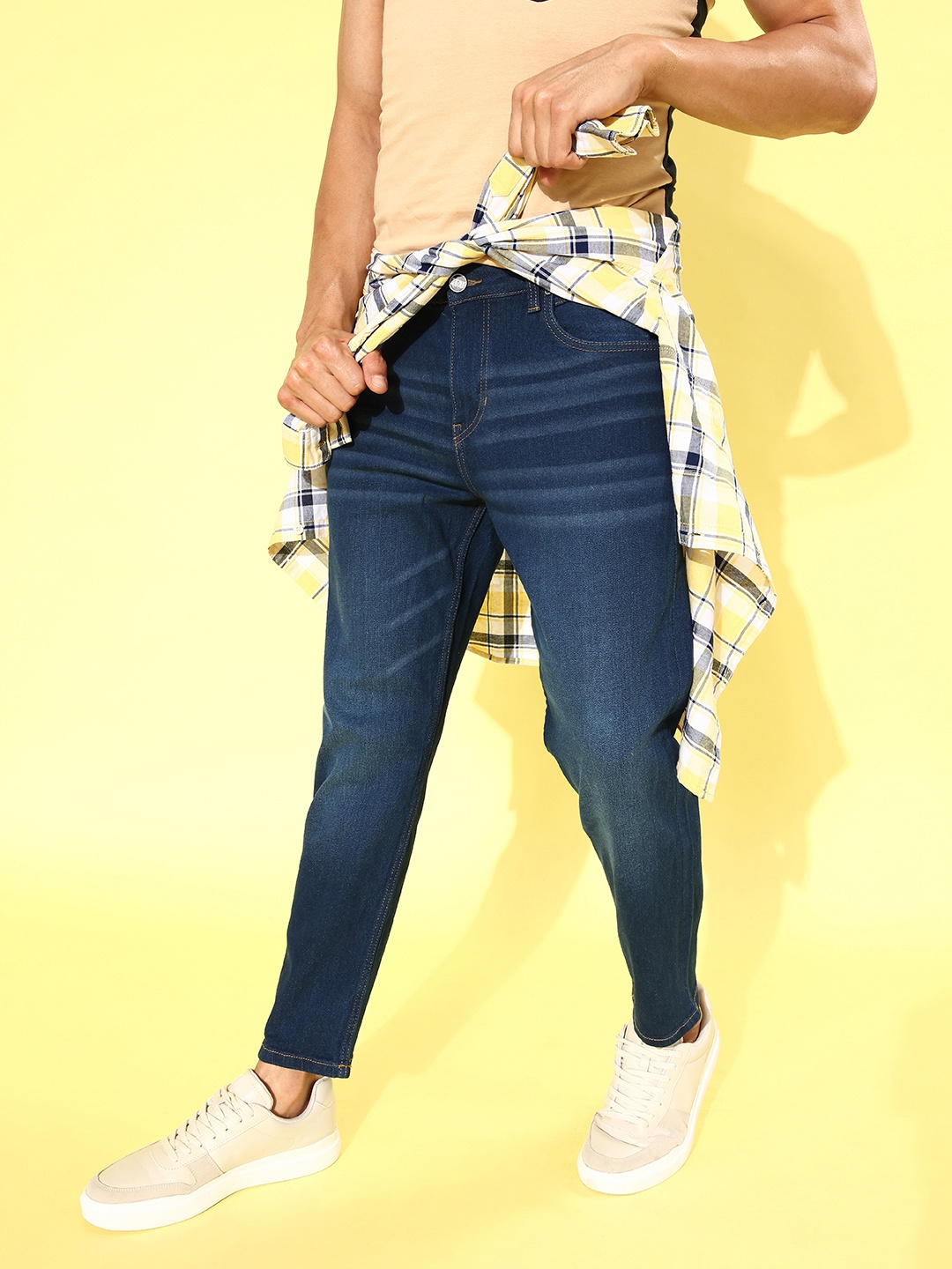 

Mast & Harbour Men Blue Carrot Fit Mid Rise Light Fade Stretchable Jeans