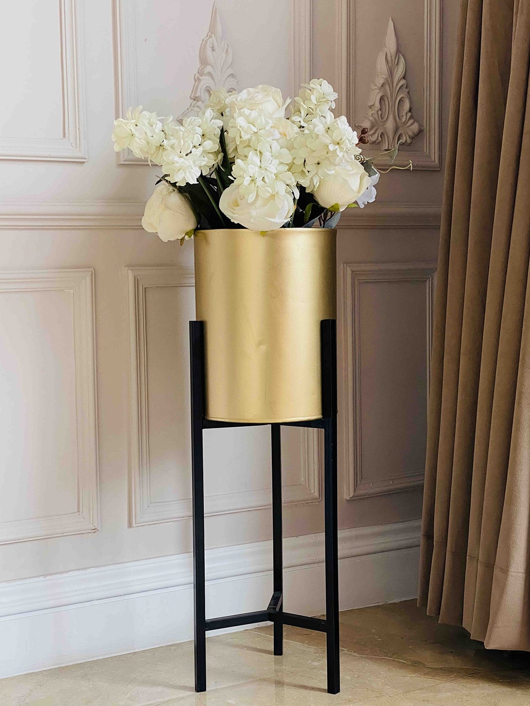 

Folkstorys Gold-Toned Solid Planters