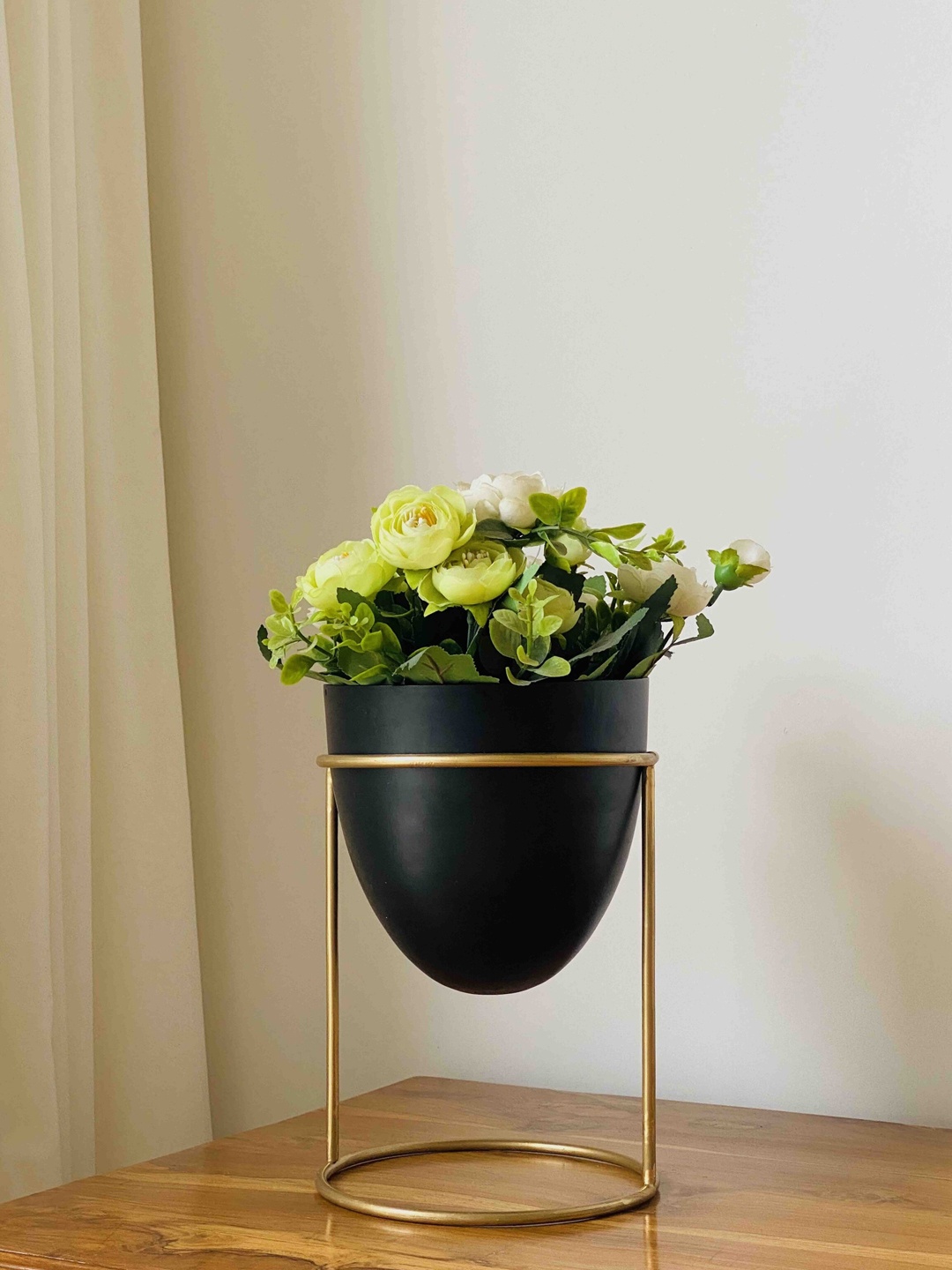 

Folkstorys Black & Gold-Toned Solid Ceramic Planter With Holder