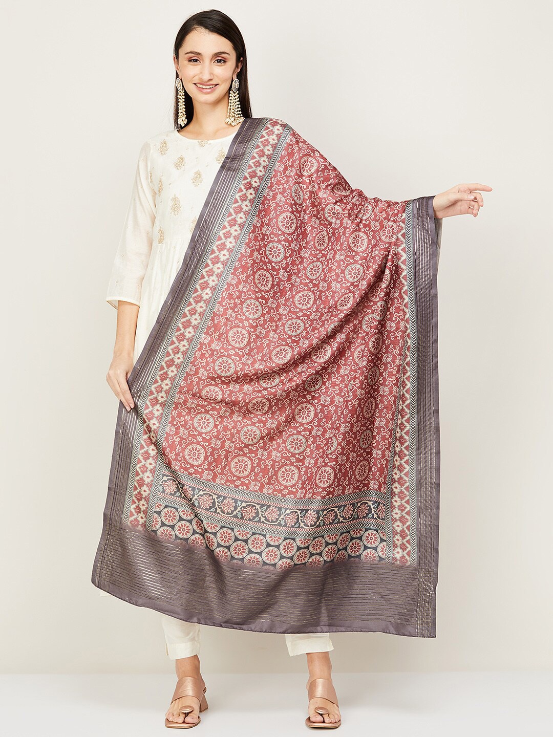 

Melange by Lifestyle Women Maroon & White Ethnic Motifs Printed Dupatta