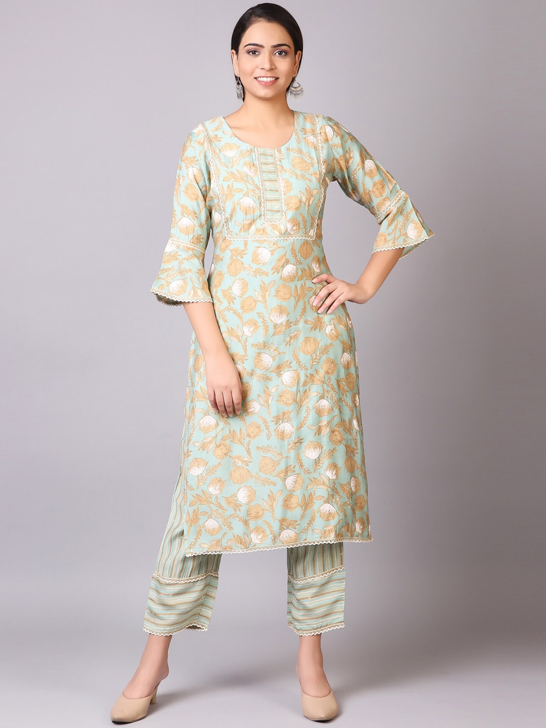 

V TRADITION Women Green Floral Printed Regular Kurta with Trousers