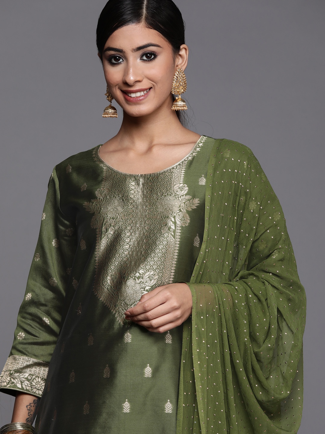 

Varanga Women Olive Green Kurta with Trousers & With Dupatta