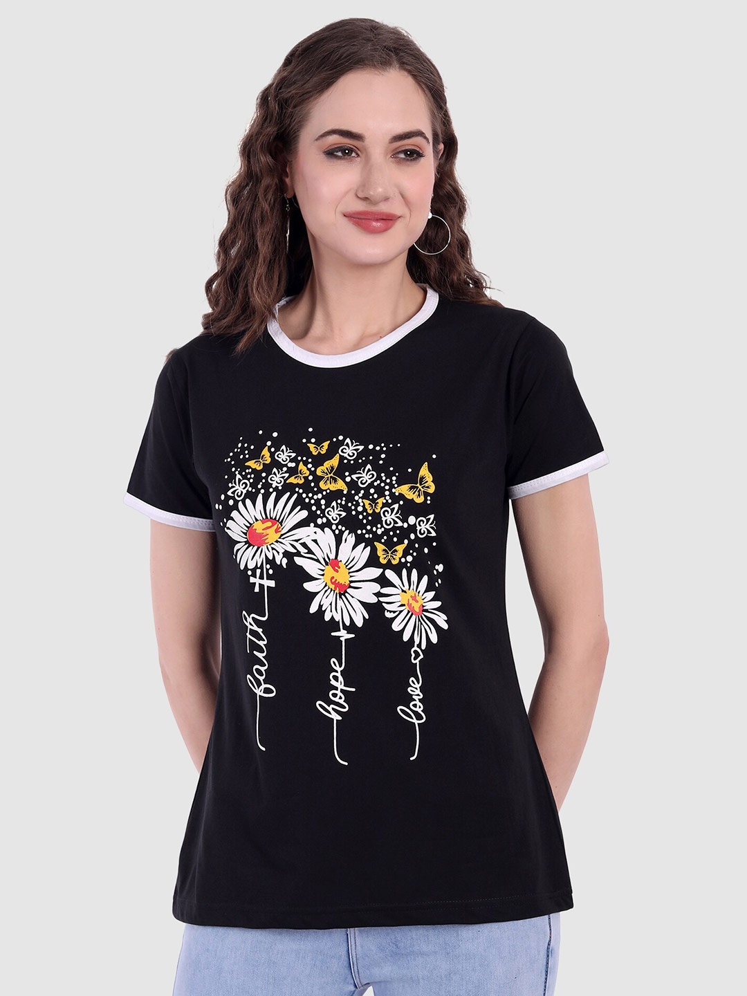 

CHOZI Women Black & White Floral Printed Bio Finish Cotton T-shirt