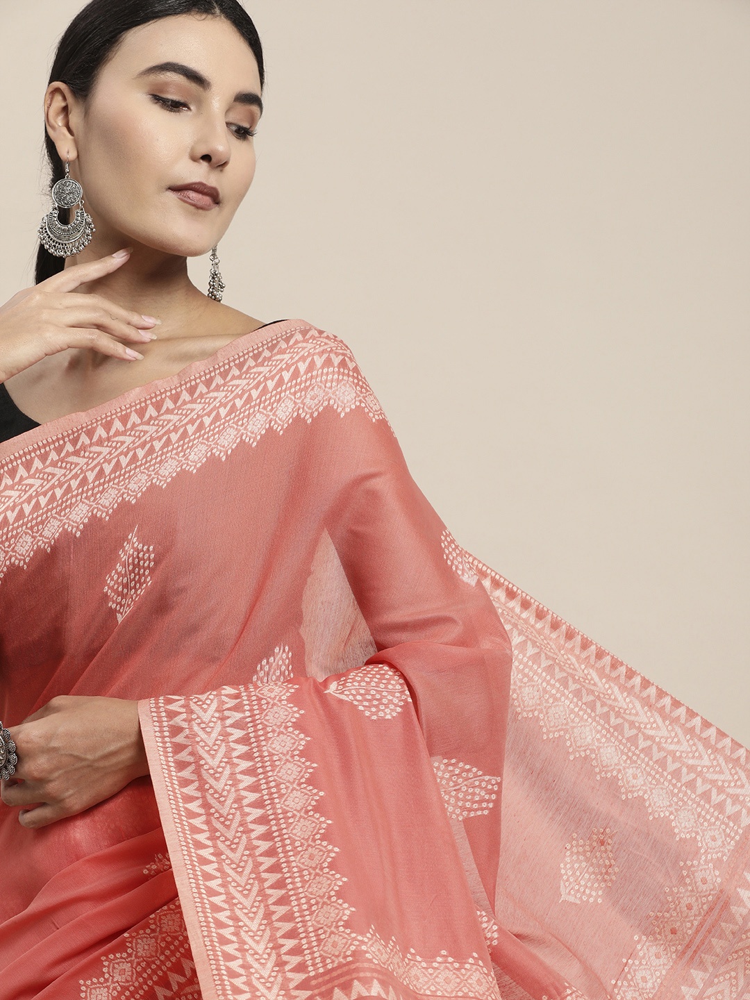 

VISHNU WEAVES Peach-Coloured & White Ethnic Motifs Banarasi Saree