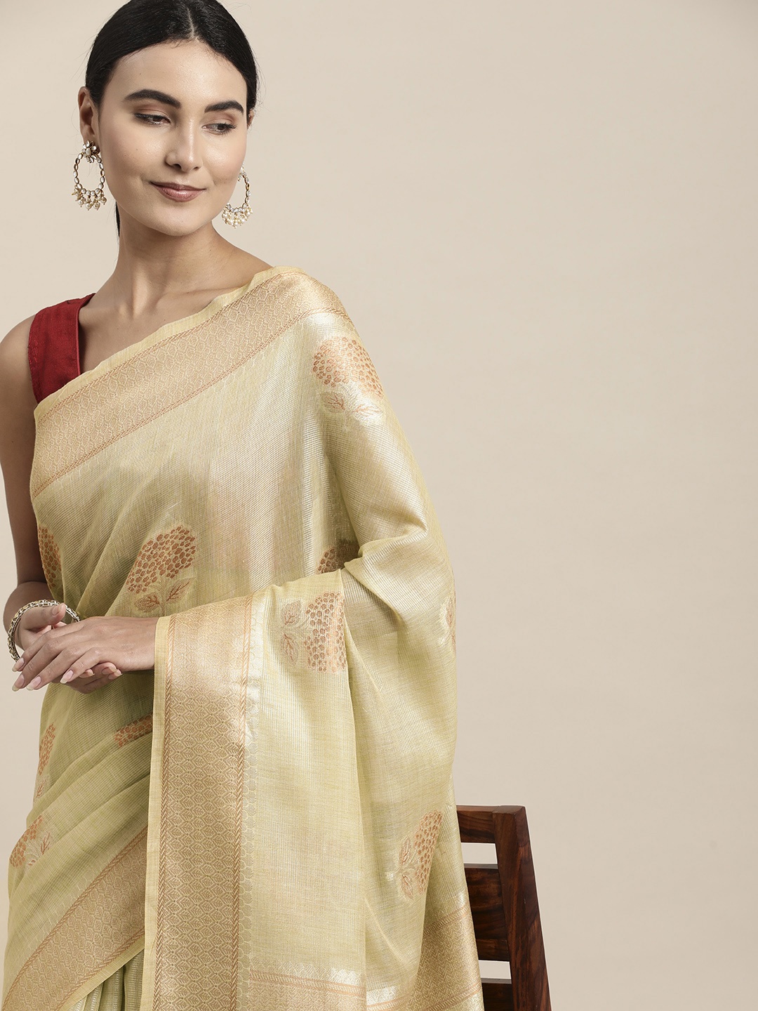

VISHNU WEAVES Green Ethnic Motifs Zari Saree