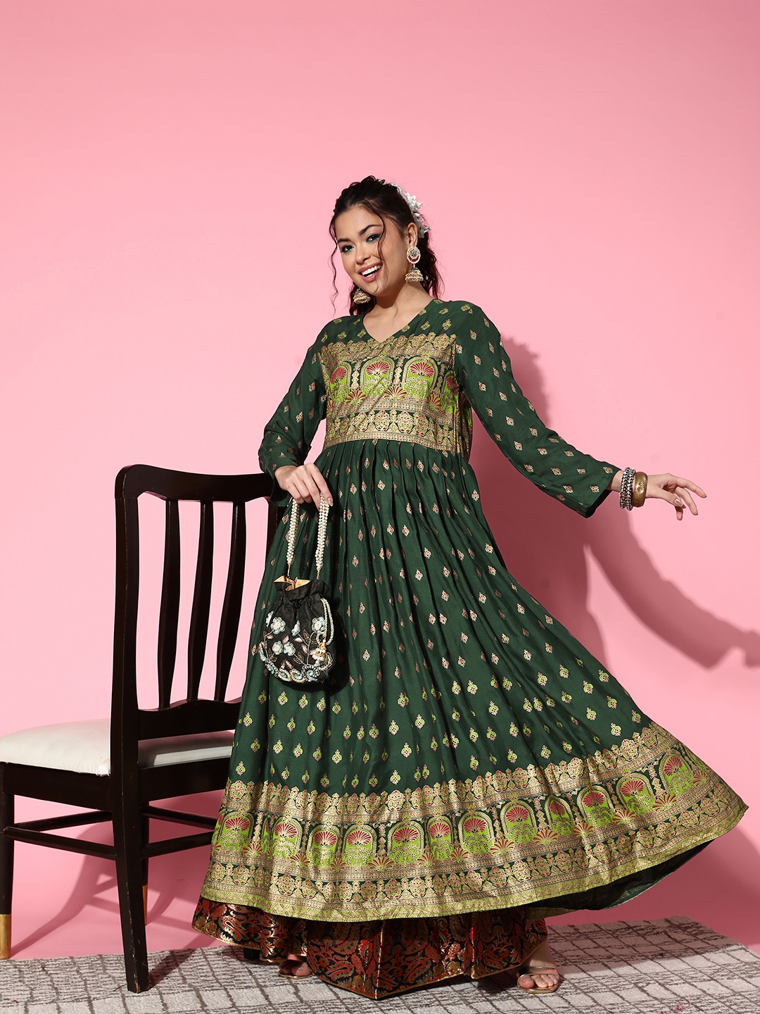 

InWeave Women Gorgeous Green Viscose Rayon Volume Control Kurta