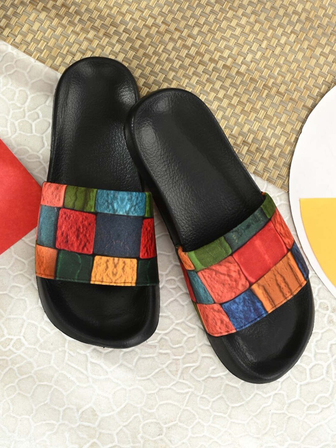 

EXTRIMOS Men Black & Orange Printed Sliders