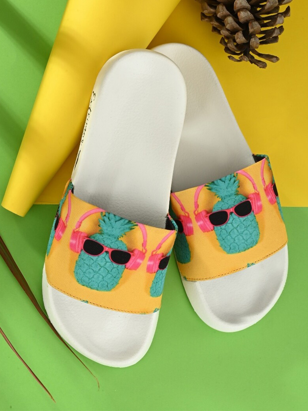 

EXTRIMOS Men Yellow & White Printed Canvas Sliders