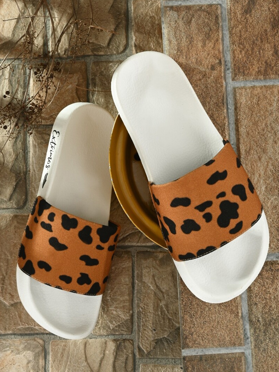 

EXTRIMOS Men Brown & White Printed Sliders