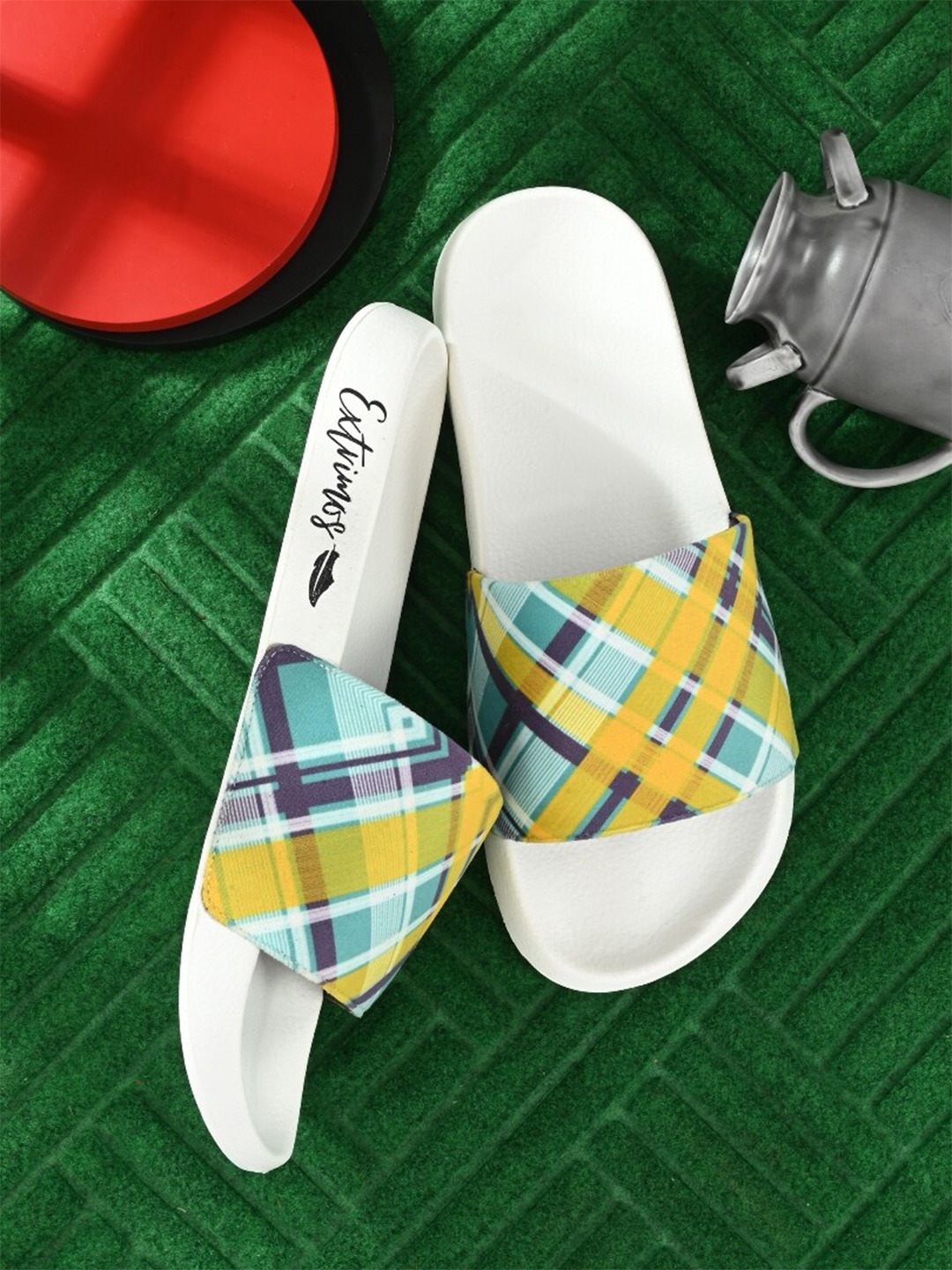 

EXTRIMOS Men White & Green Printed Sliders