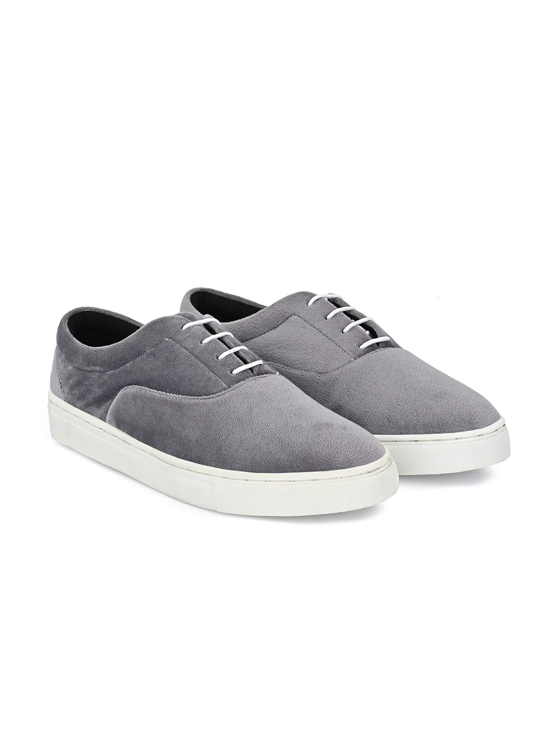 

EXTRIMOS Men Grey Solid Suede Sneakers