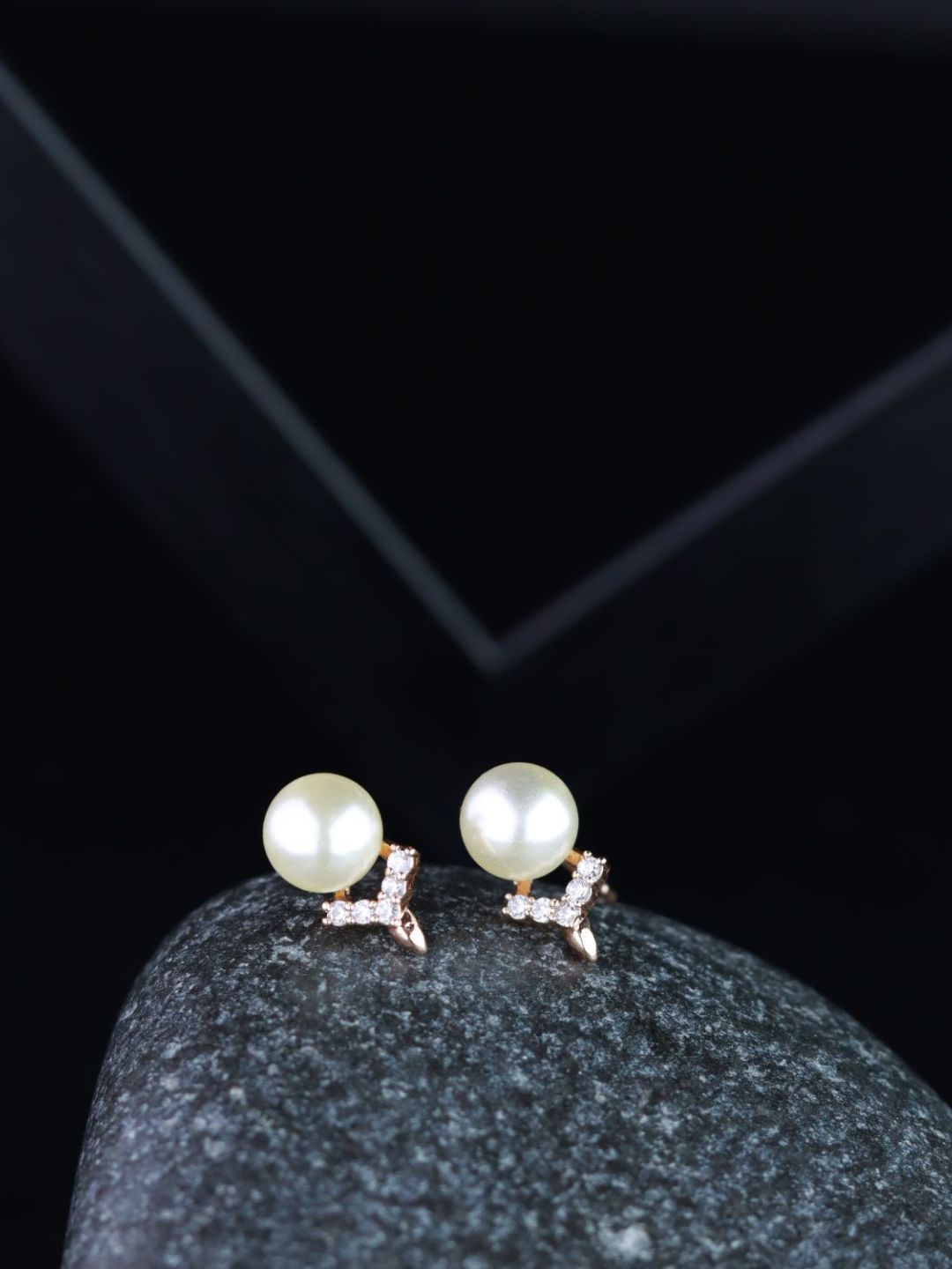 

I Jewels Rose Gold & Off White Circular Studs Earrings