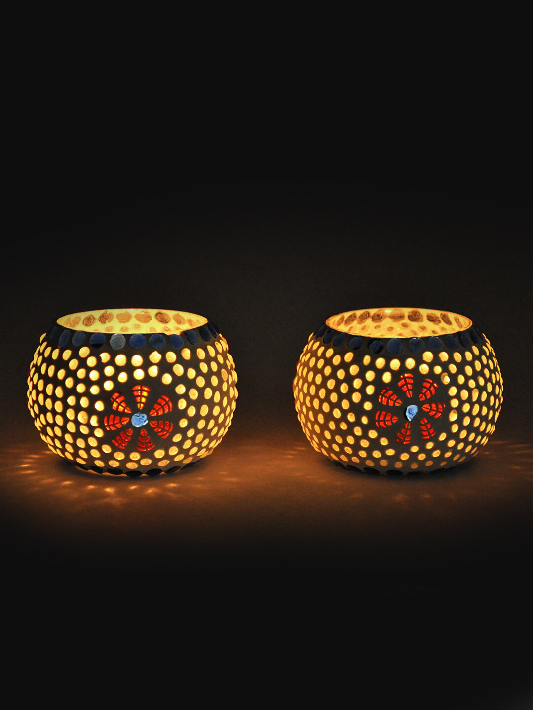 

TIED RIBBONS Set Of 2 Off-White & Red Mosaic Glass Tea Light Candle Holders