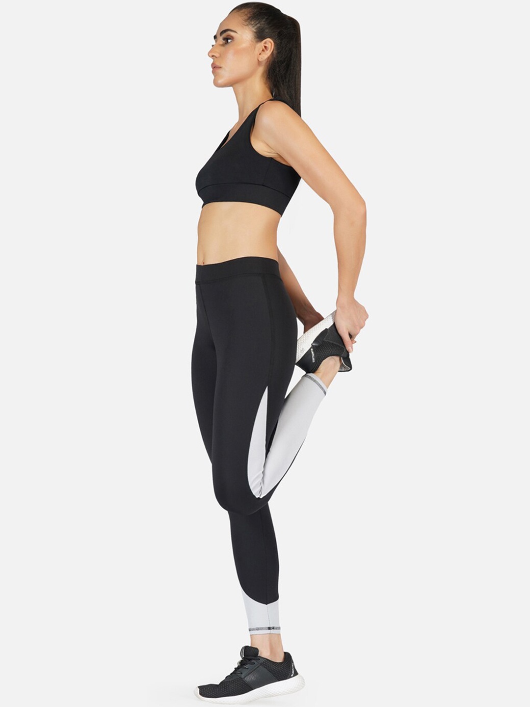 

IMPERATIVE Women Grey & White Colourblocked Slim-Fit Tights