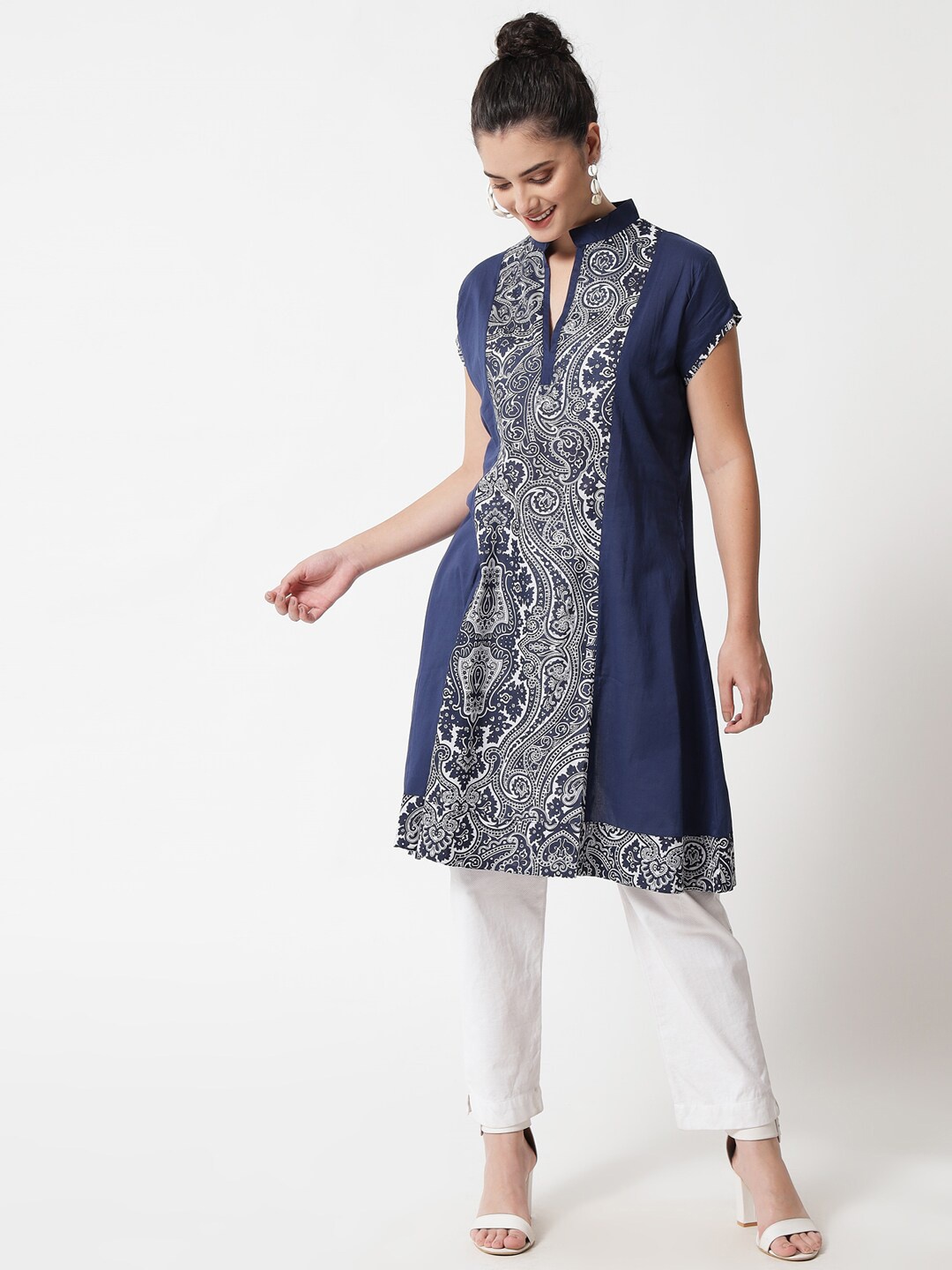 

MAXENCE Women Navy Blue & White Ethnic Motifs Printed Kurta