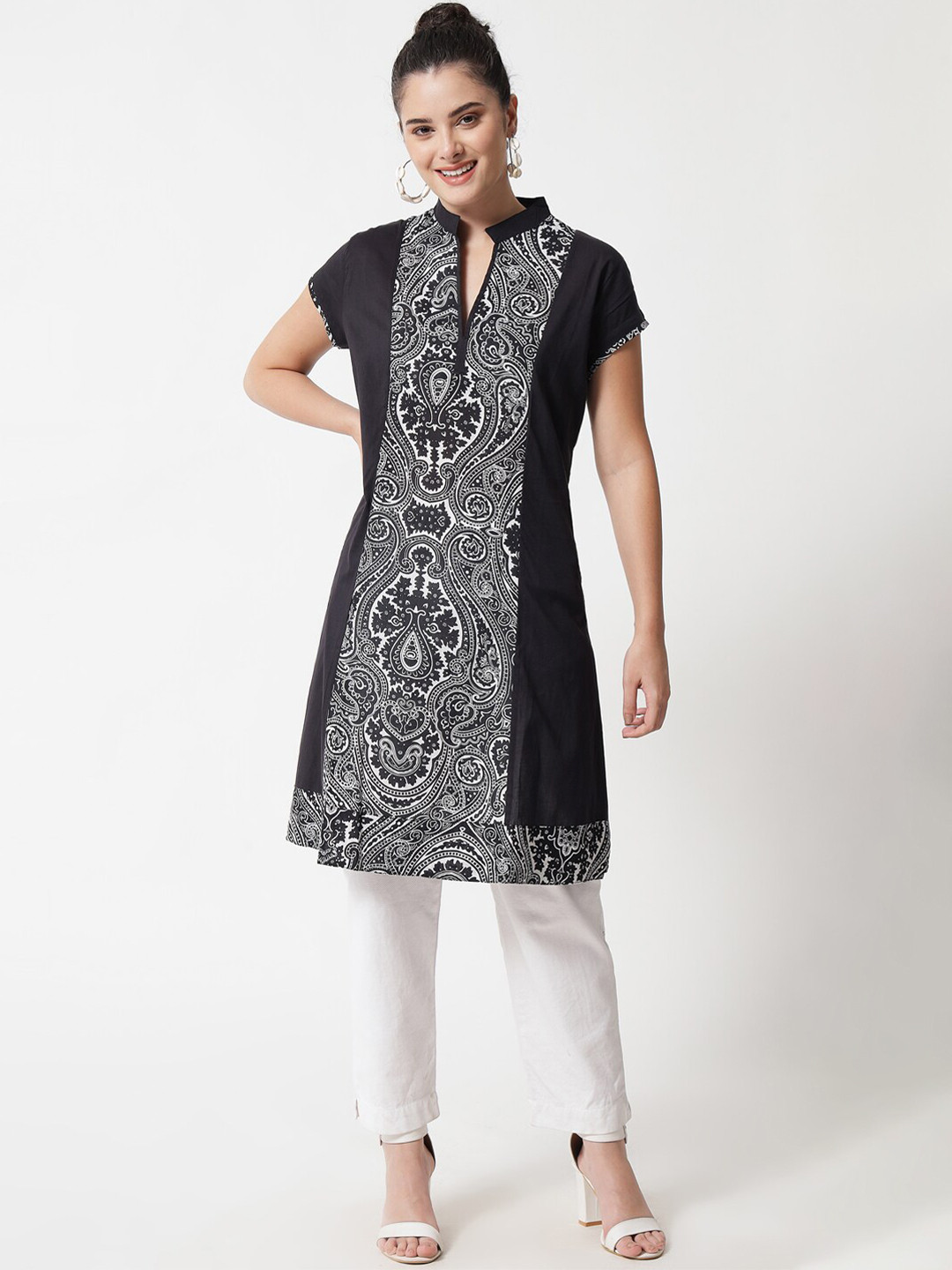 

MAXENCE Navy Blue & White Printed V-Neck Kurti