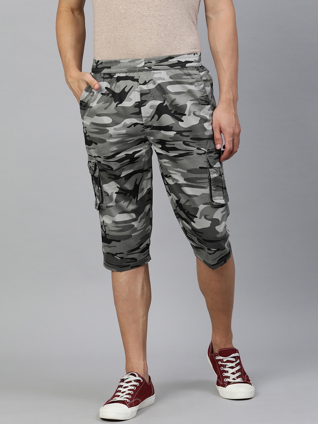 

ADBUCKS Men Charcoal Grey & Black Camouflage Printed Pure Cotton 3/4th Cargo Shorts