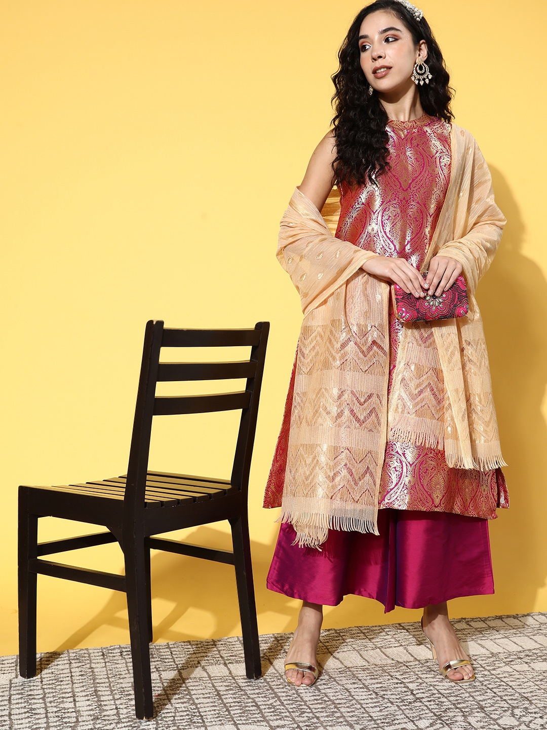 

InWeave Women Ethnic Motifs Silk Blend Woven Metallic Kurta Set, Purple