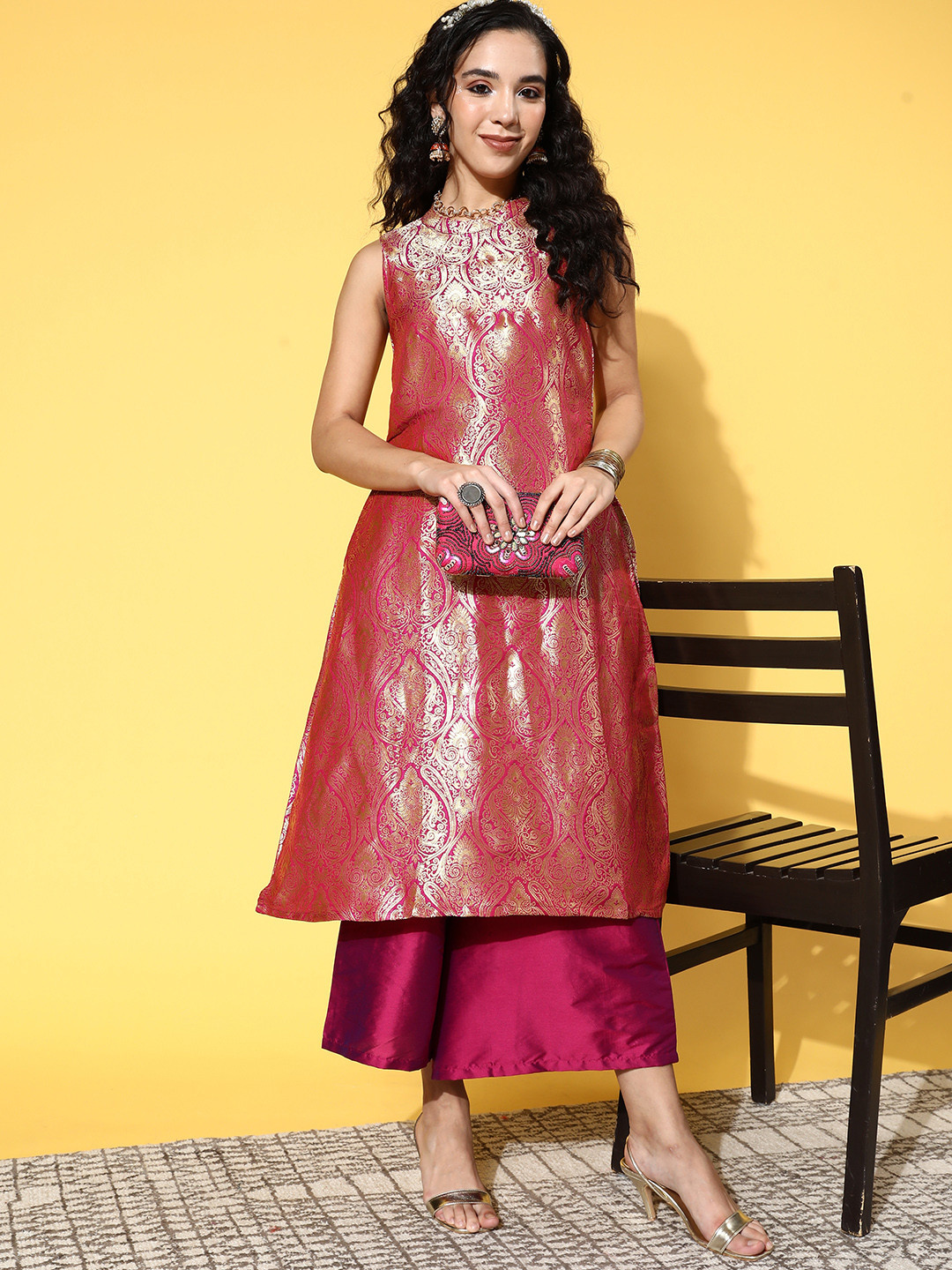 

InWeave Women Ethnic Motifs Silk Blend Woven Metallic Kurta Set, Purple