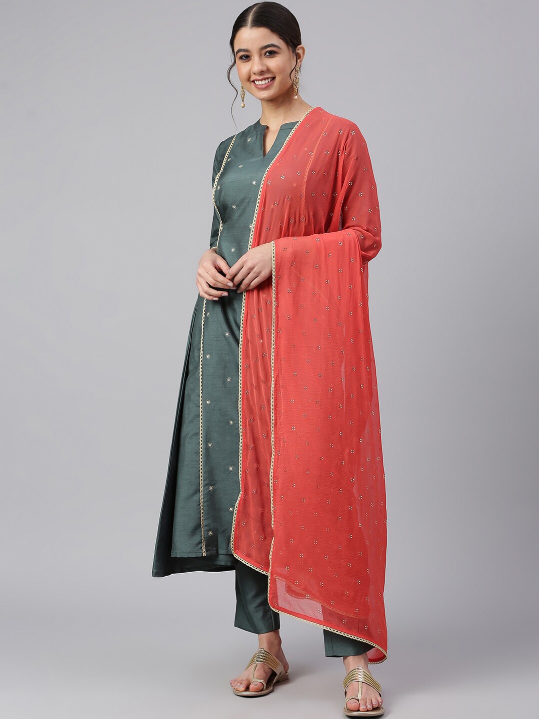 

Janasya Women Green Embellished Kurta with Trousers & Dupatta