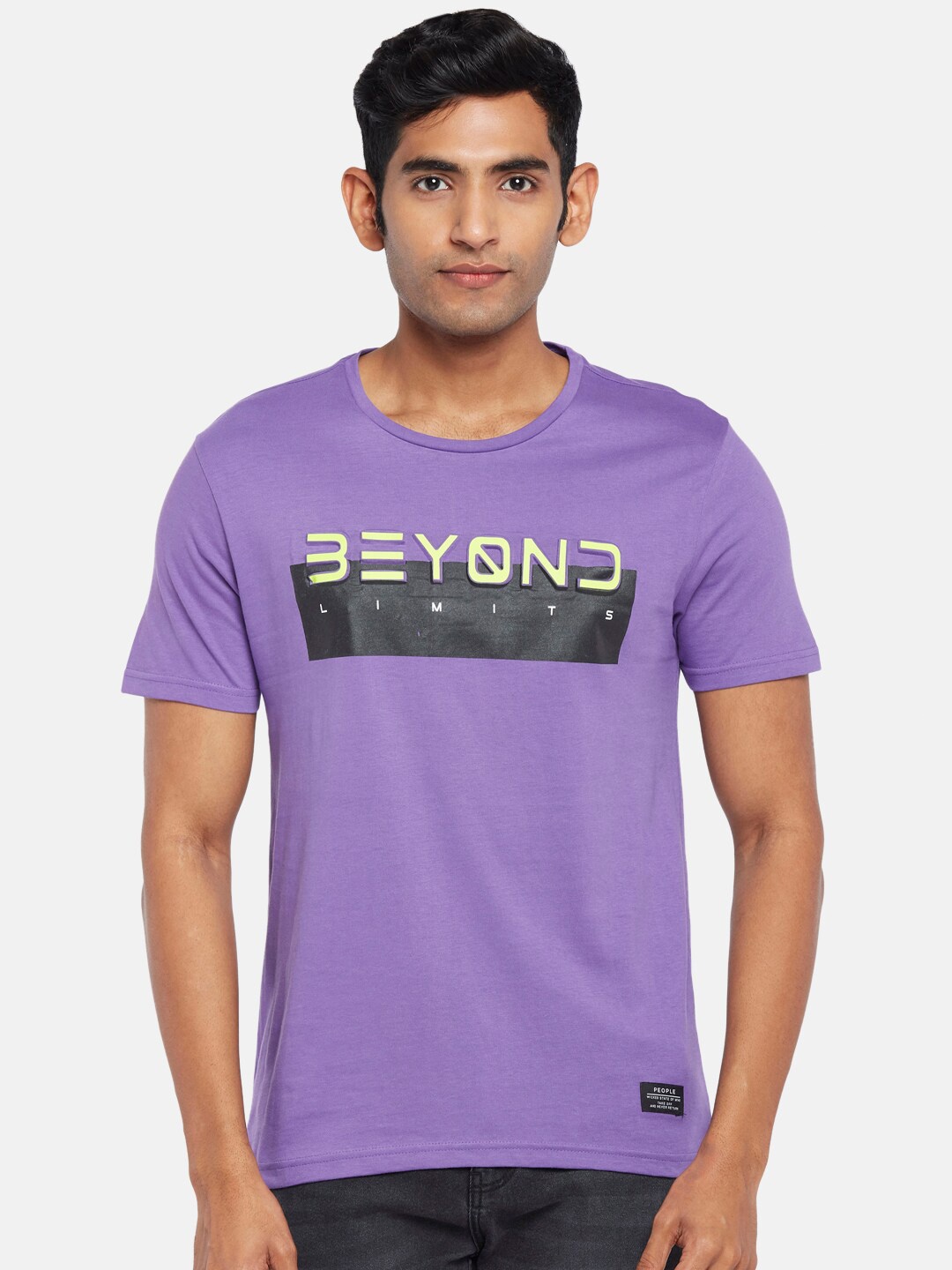 

People Men Lavender & Black Printed Slim Fit T-shirt