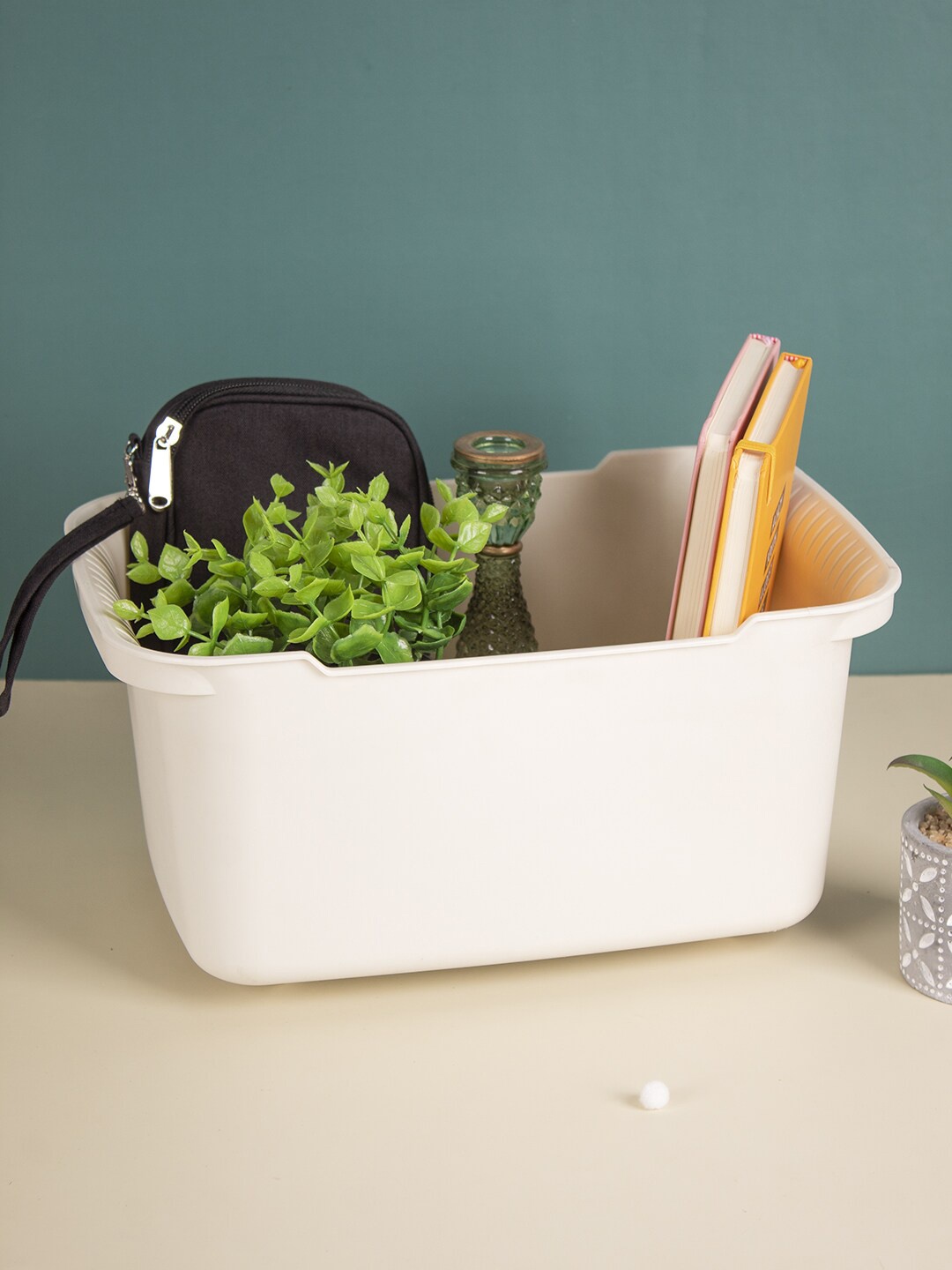 

MARKET99 Off White Solid Basket Organisers