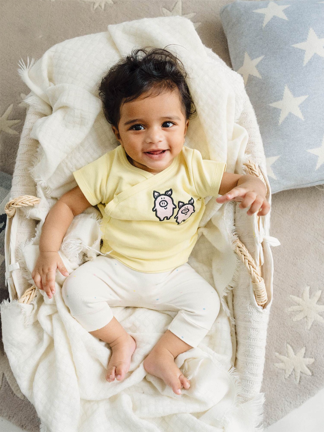 

GREENDIGO Kids Yellow Printed V-Neck Organic Cotton T-shirt