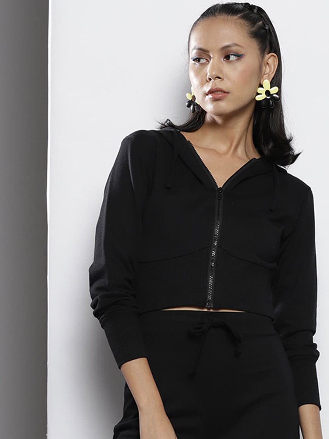 

SASSAFRAS Women Black Solid Crop Sporty Jacket