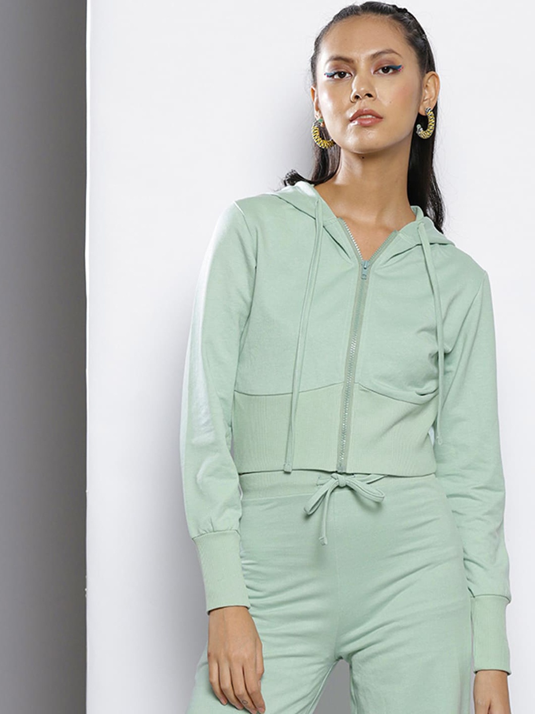 

SASSAFRAS Women Green Solid Hooded Crop Sporty Jacket