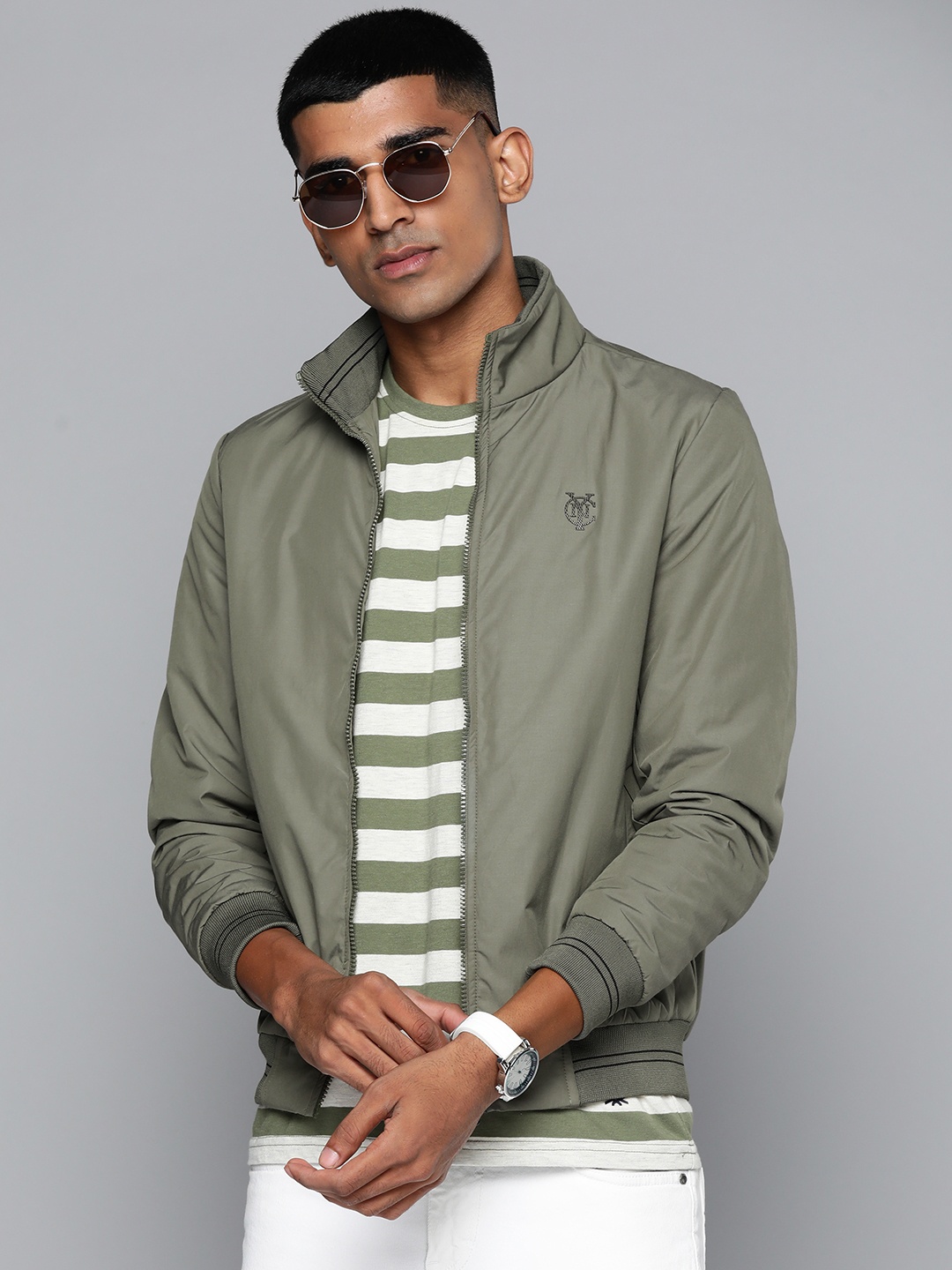 

Fort Collins Men Olive Green Solid Padded Jacket