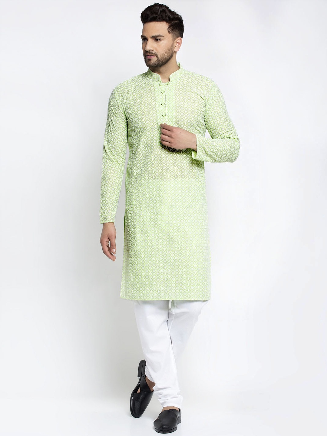 

Jompers Men Green Chikankari Embroidered Pure Cotton Kurta with Pyjama