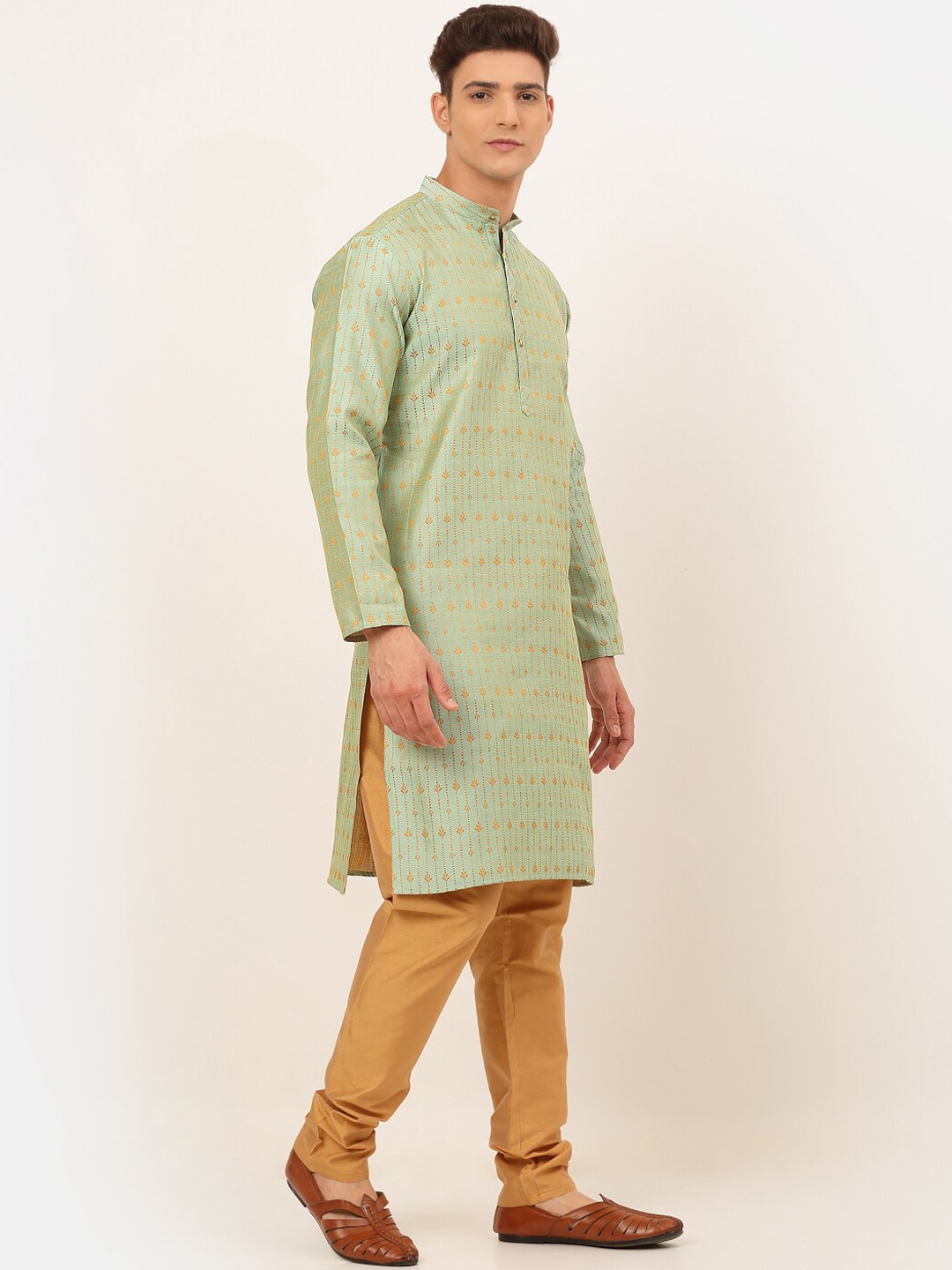 

Jompers Men Green Thread Work Kurta with Pyjamas